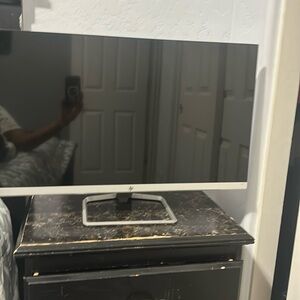 33 inch hp monitor. has 2 hdmi ports and with never used works like new